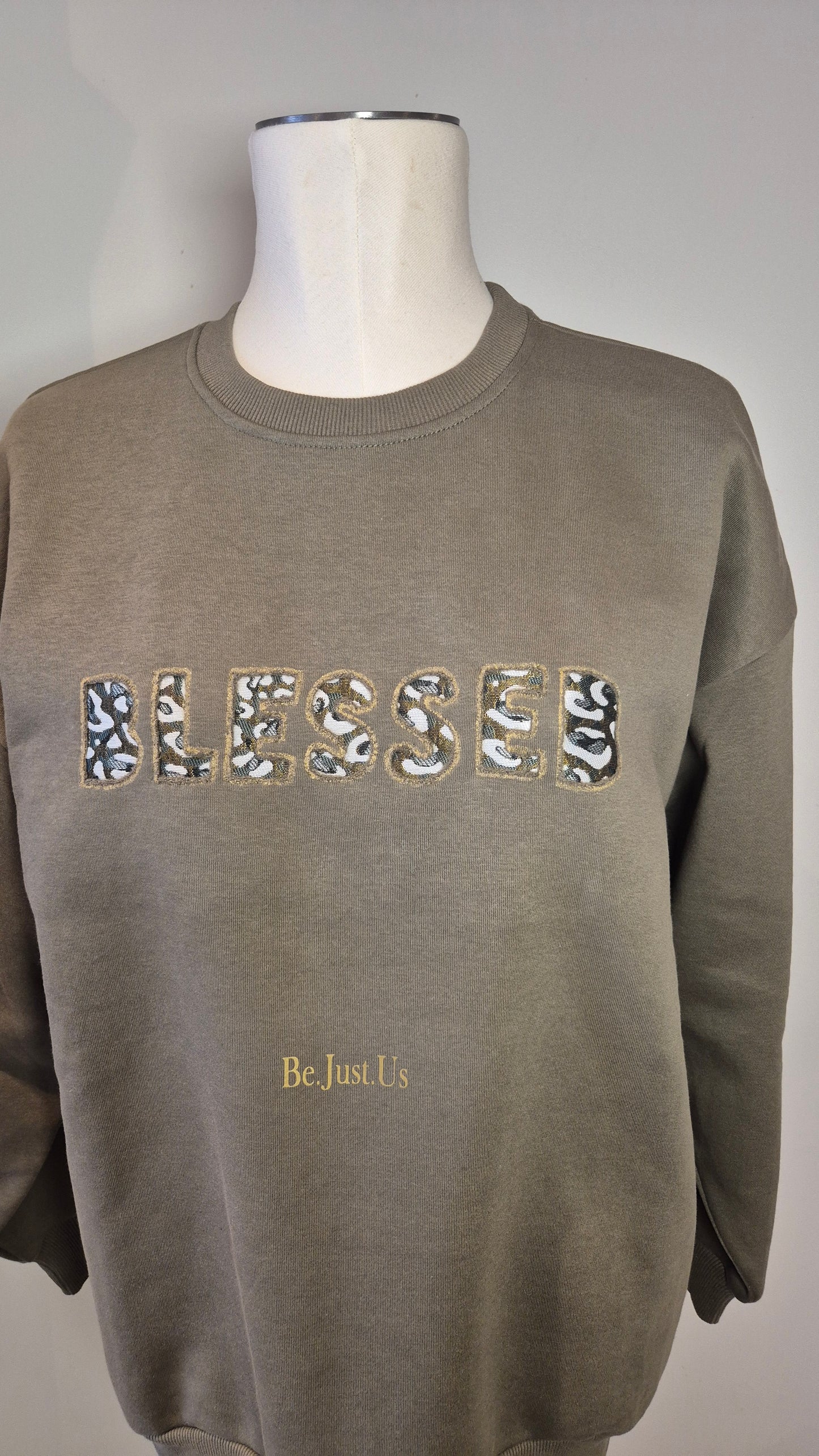 Sweat Oversize kaki “Blessed”