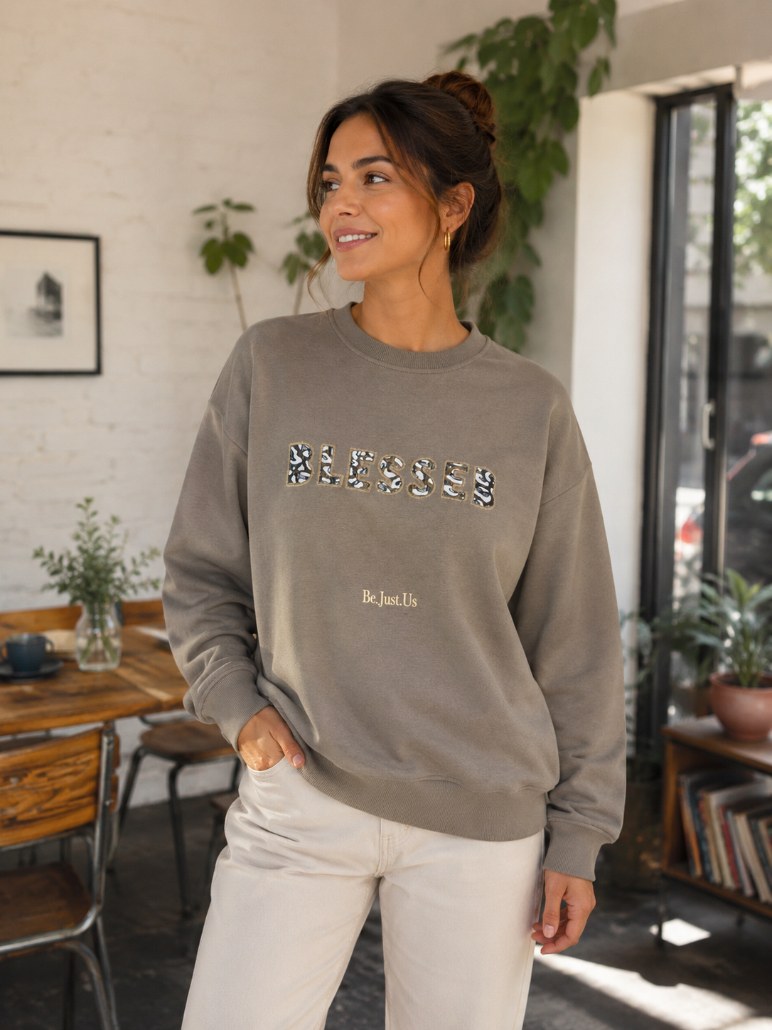 Sweat Oversize kaki “Blessed”
